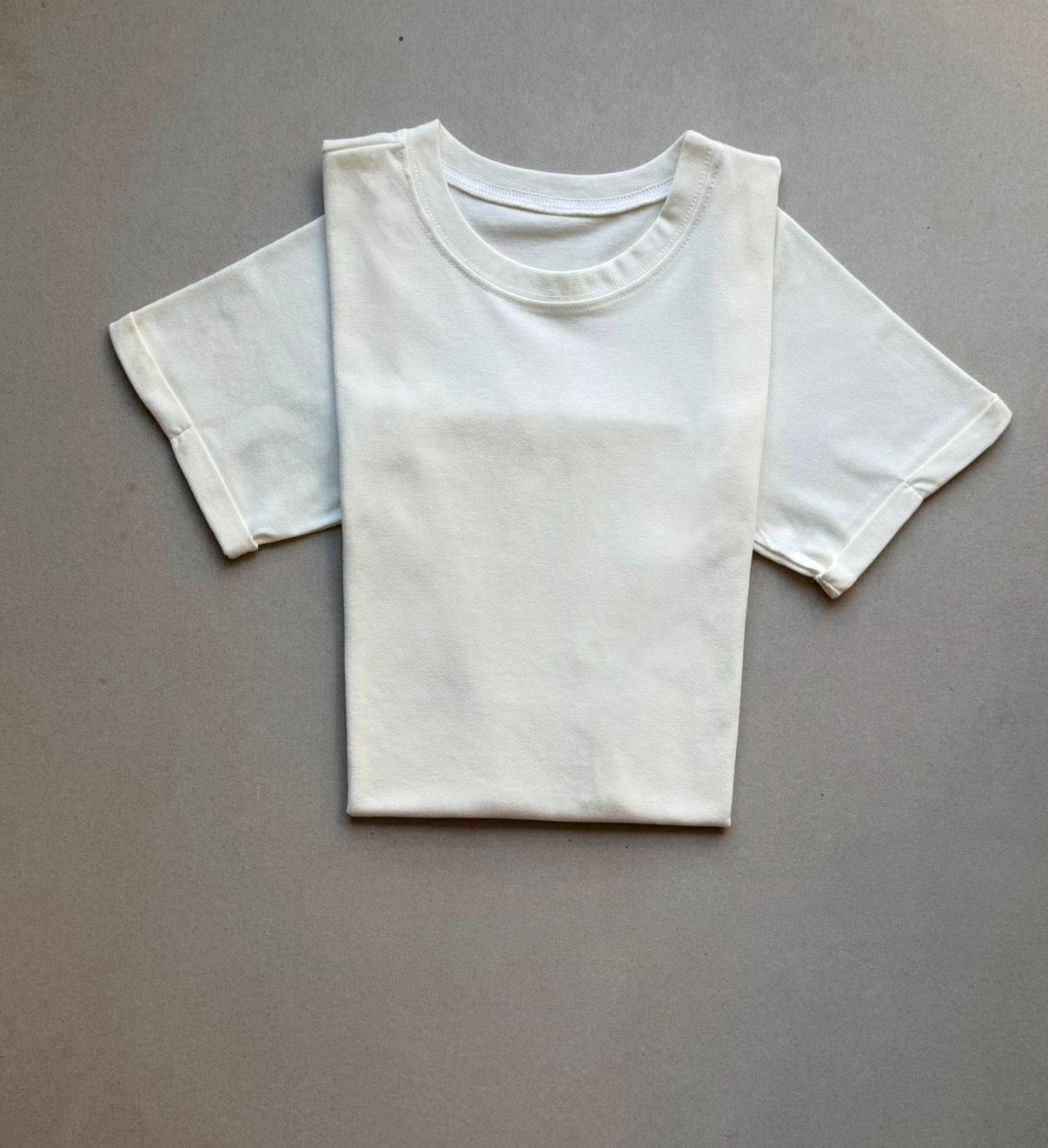 CAMISETA ALGODON LICRADO, CUELLO TEJIDO EN RIB