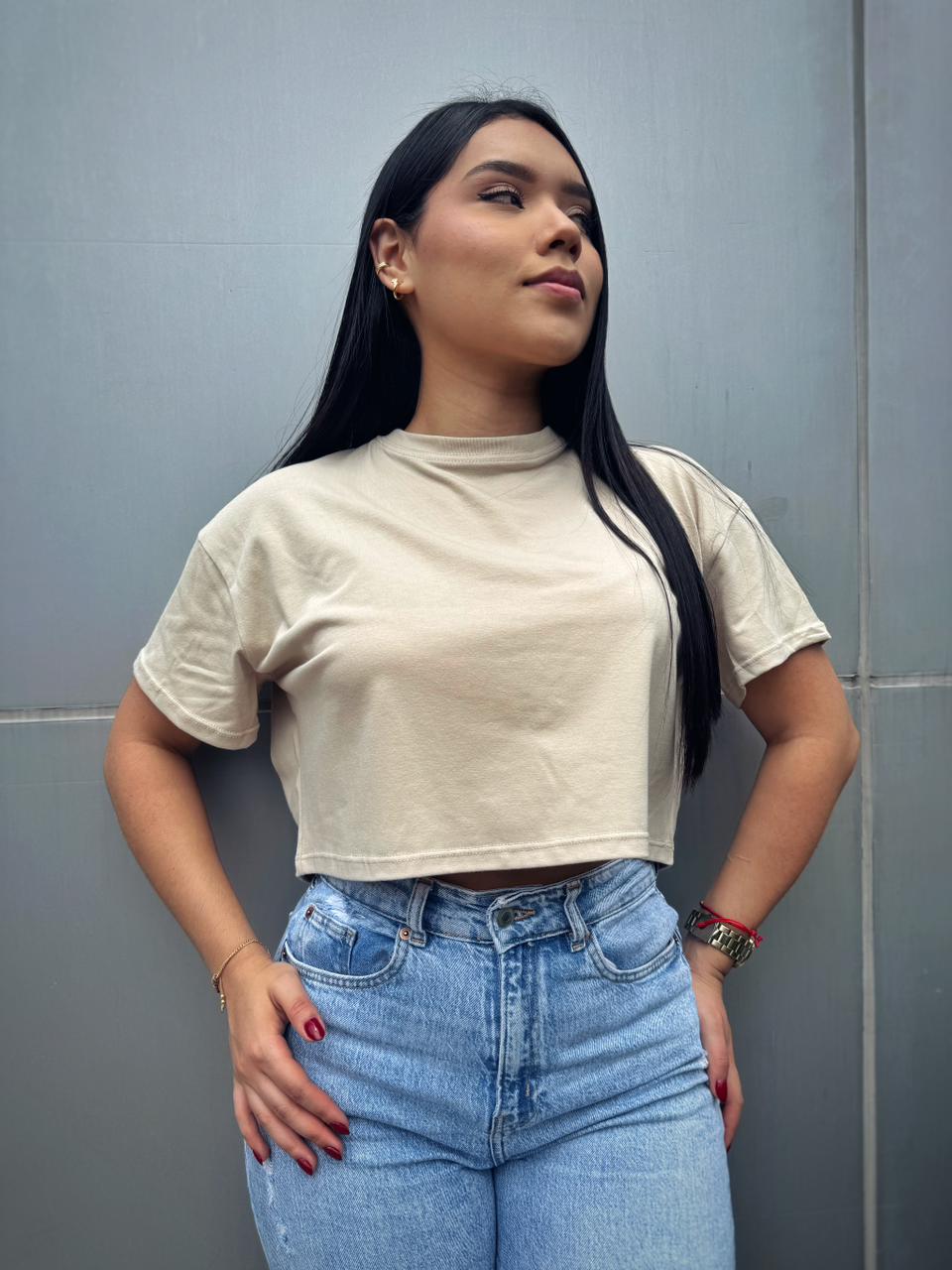 CAMISETA CORTA ALGODON LICRADO, CUELLO TEJIDO EN RIB