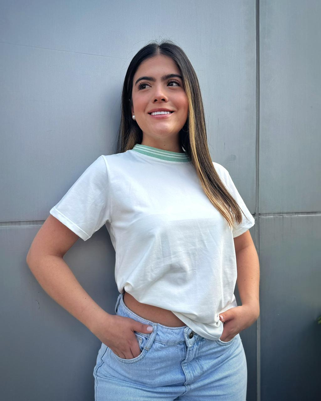 CAMISETA TELA FRIA, CUELLO TEJIDO EN RIB
